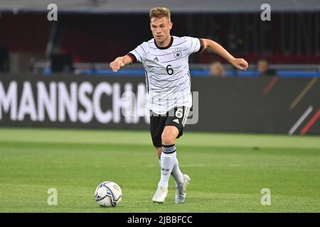 Bologne, Italien. 04.. Juni 2022. Joshua KIMMICH (GER), Action, Single Action, Single image, cut out, Ganzkörperaufnahme, Vollfigur Fußball UEFA Nations League, Gruppenphase 1. Spieltag Italien (ITA) - Deutschland (GER) 1-1, am 4.. Juni 2022, Renato Dall `Ara Stadium Bologne Credit: dpa/Alamy Live News Stockfoto